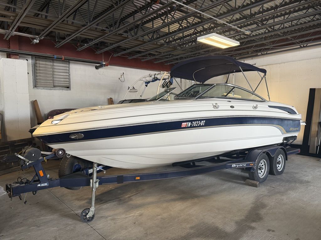 2006-Bryant-219-6629 | Nashville, TN | Boat Dealership